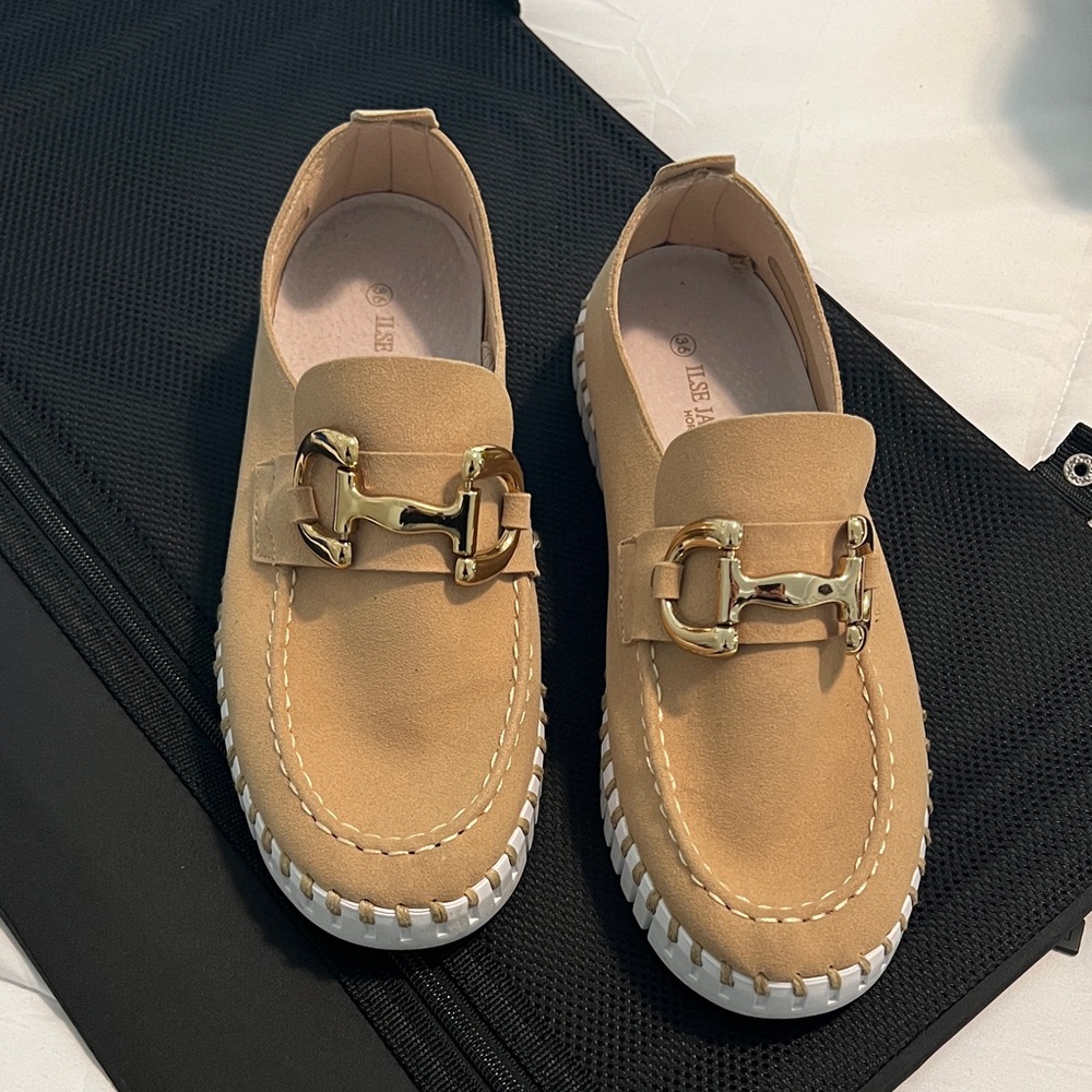 Ilse Jacobsen Tan Loafers with Gold Accent